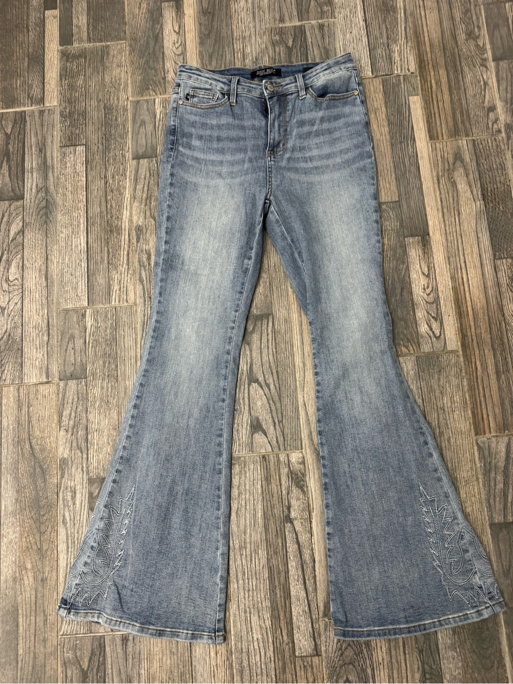 Judy Blue Womens Western Embroidered Flare jeans - size 9/29